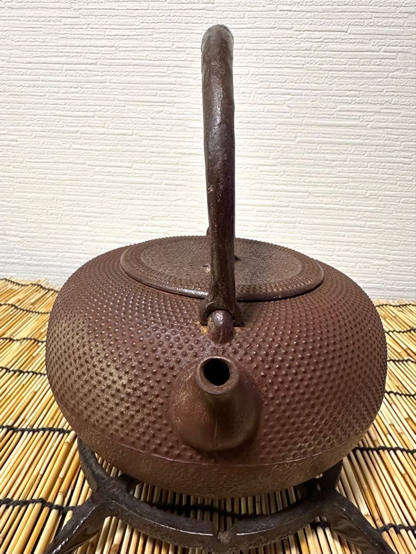 未使用品　南部銘　南部釜師造１２型アラレ　鉄瓶　南部鉄瓶　南部鉄器　鉄瓶