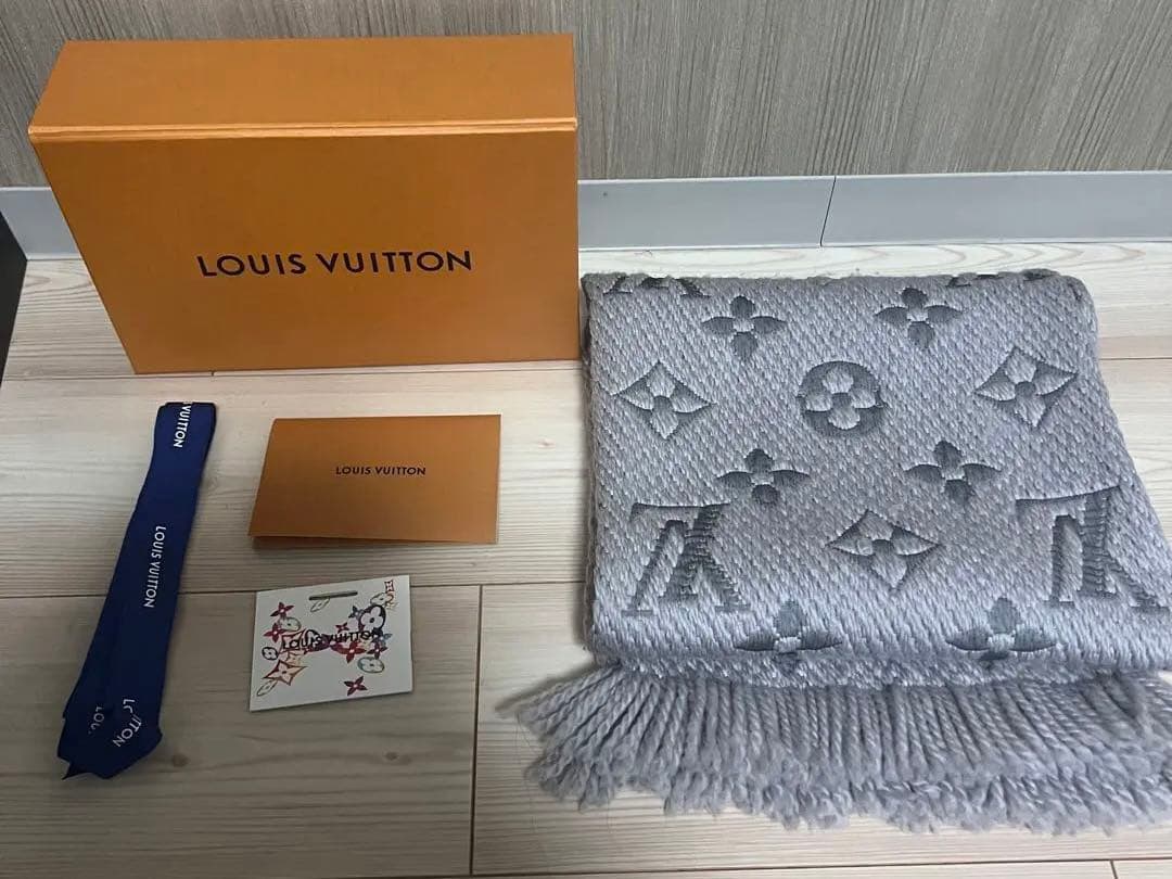 LOUIS VUITTON ロゴマニアグレー マフラー