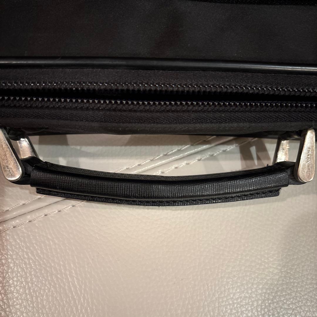 PRADA ブラック ビジネスバッグ