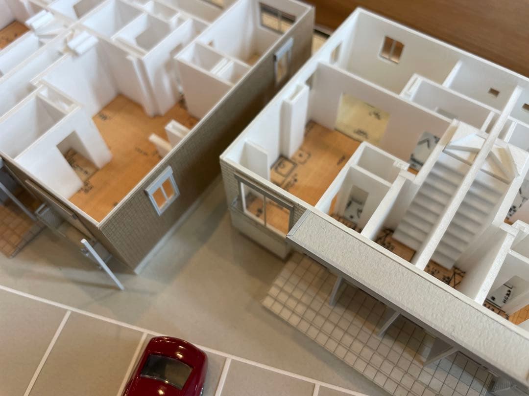 建築模型 1/100 スケール　ケース付き　アパート