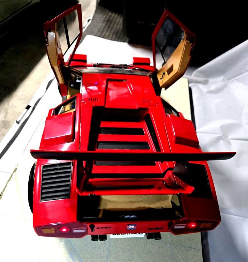 ディアゴスティーニ 1/8 ランボルギーニカウンタックLP500S