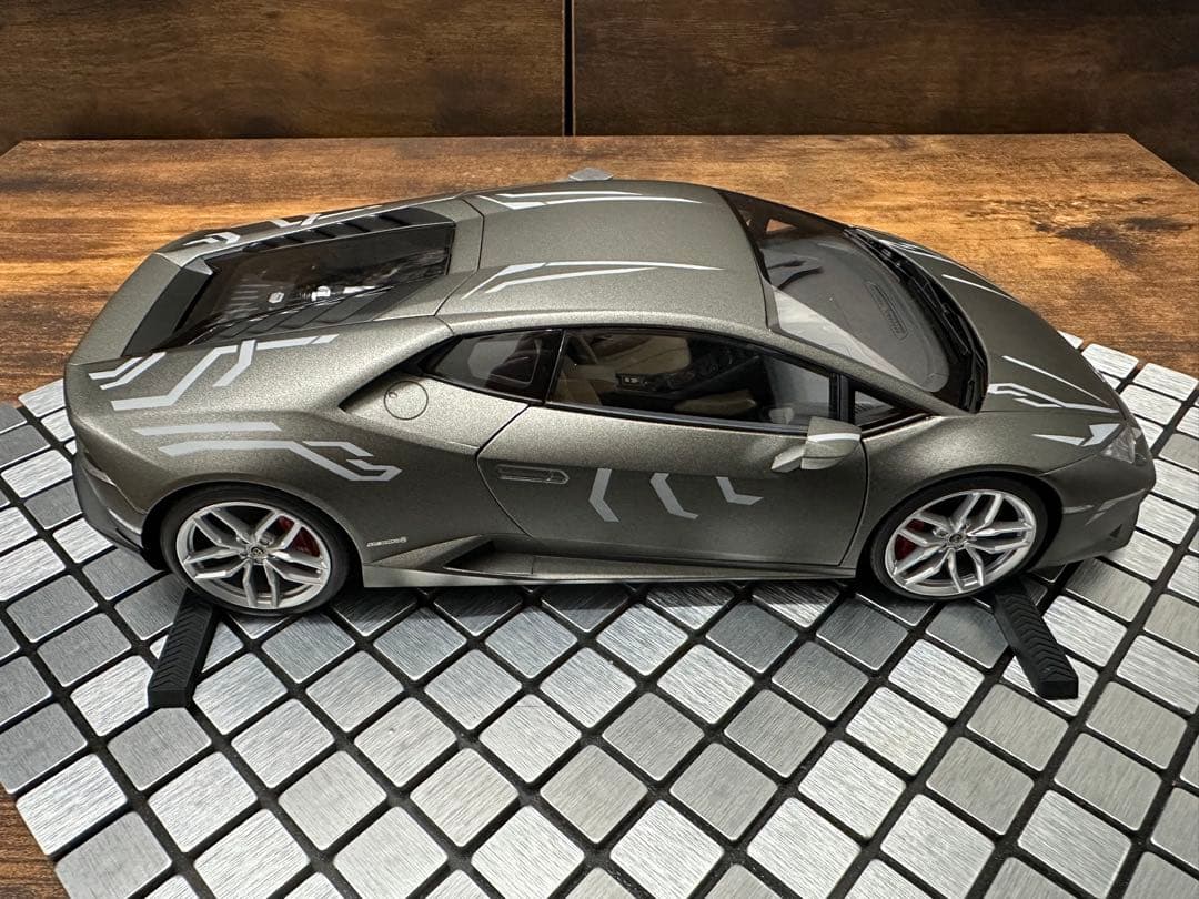 【カスタム】オートアート 1/ 18 ランボルギーニ ウラカン マットグレー