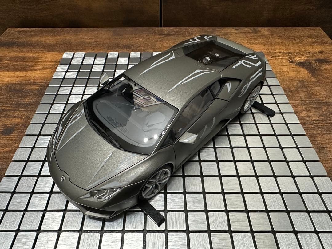 【カスタム】オートアート 1/ 18 ランボルギーニ ウラカン マットグレー