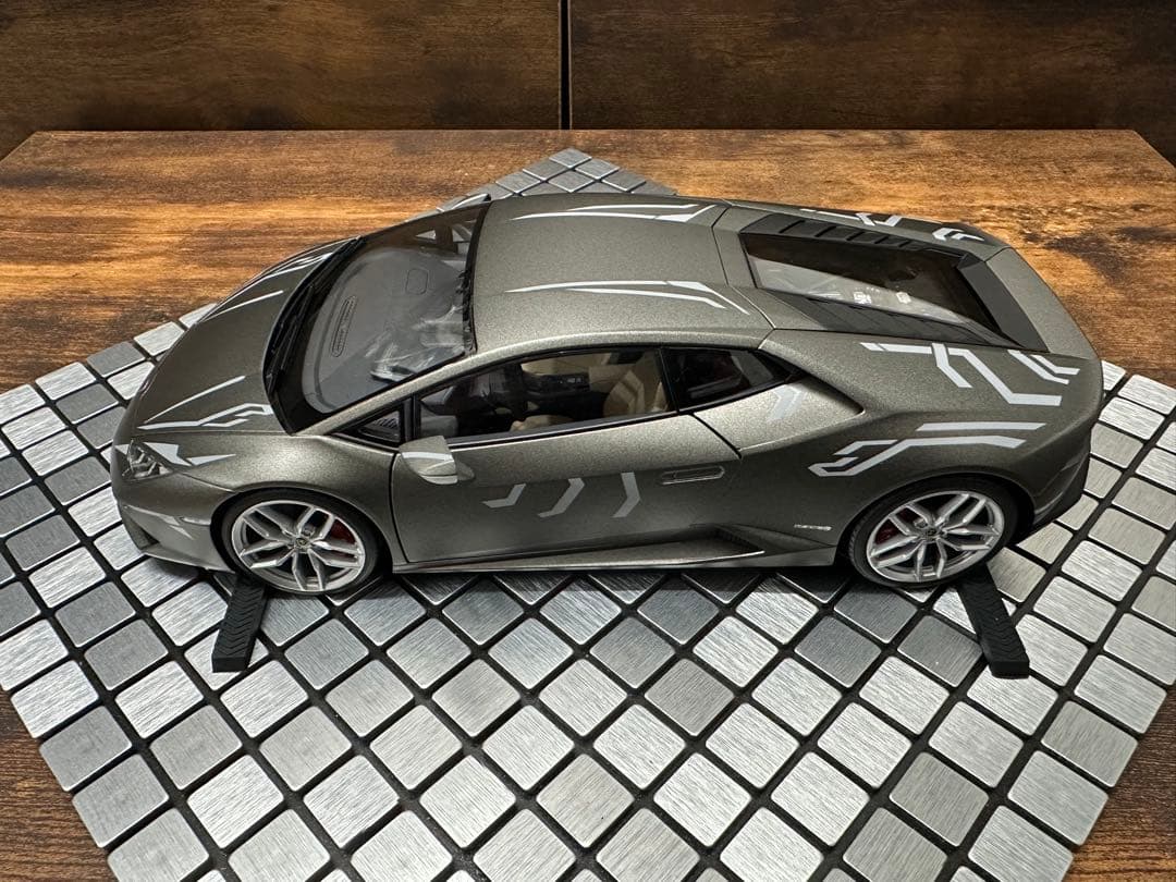 【カスタム】オートアート 1/ 18 ランボルギーニ ウラカン マットグレー