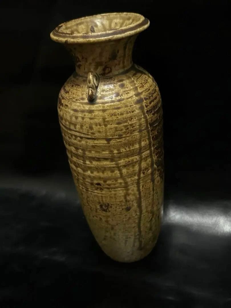 究極の美◾️蔵から見事な流れ落ちる釉薬の美しい完璧な造形の花瓶、壺が出て来ました。