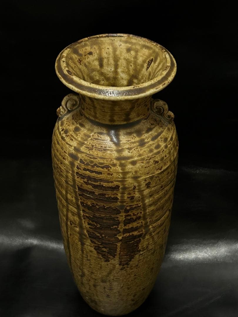 究極の美◾️蔵から見事な流れ落ちる釉薬の美しい完璧な造形の花瓶、壺が出て来ました。