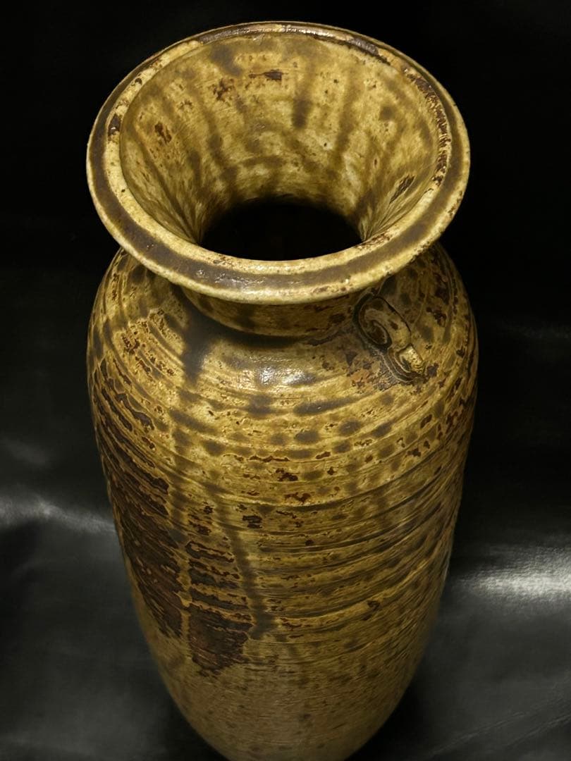 究極の美◾️蔵から見事な流れ落ちる釉薬の美しい完璧な造形の花瓶、壺が出て来ました。