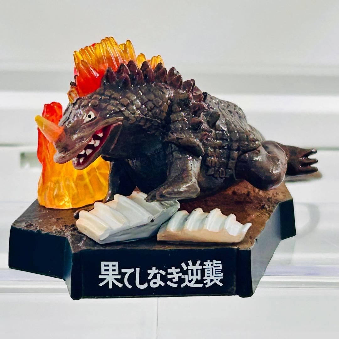 ウルトラ怪獣名鑑 初代 ウルトラマン 大量セット - メルカリ