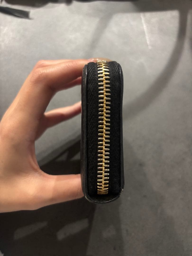 PRADA ブラックケース