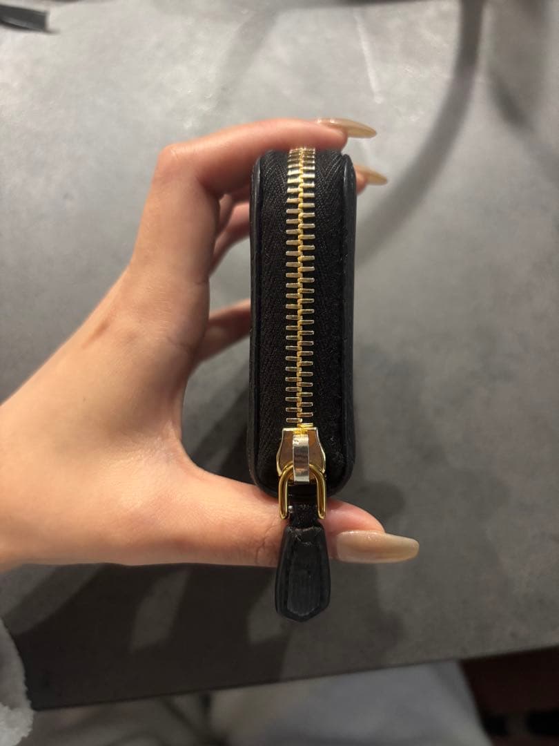 PRADA ブラックケース