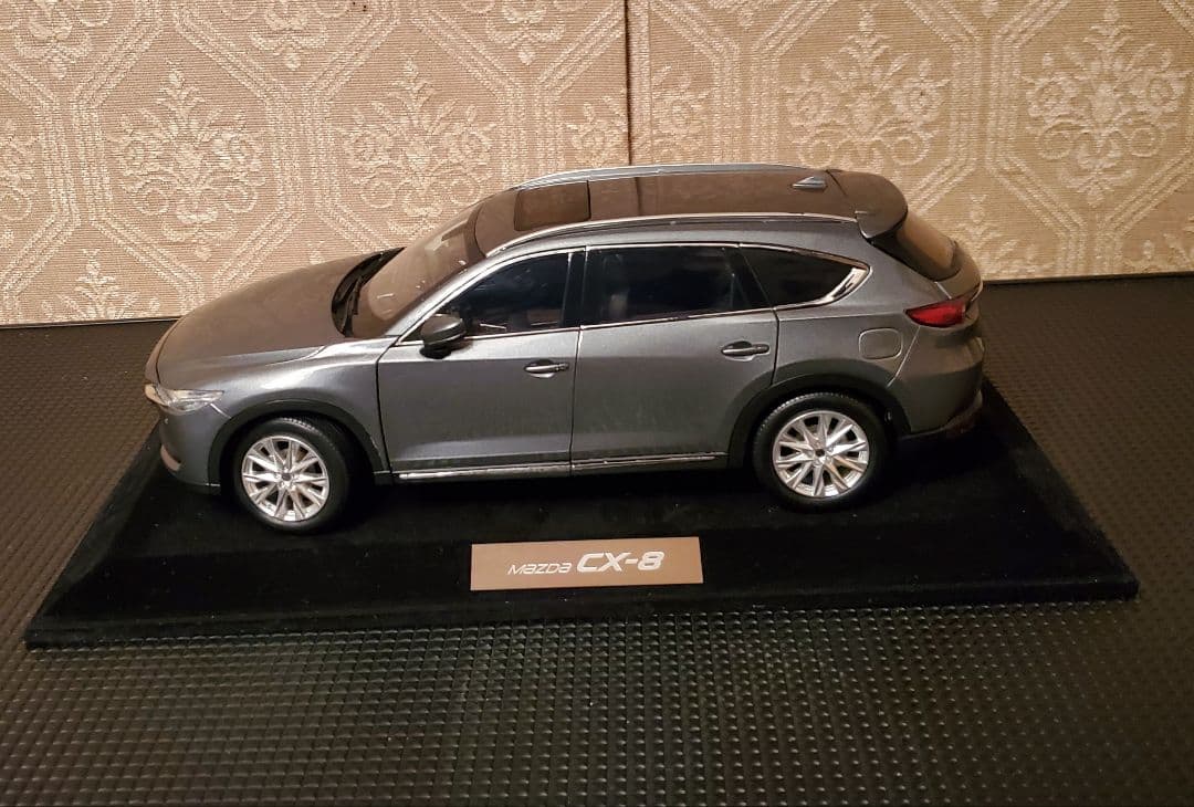 良品 1/18 マツダMazda CX-8 ミニカー フィギュア