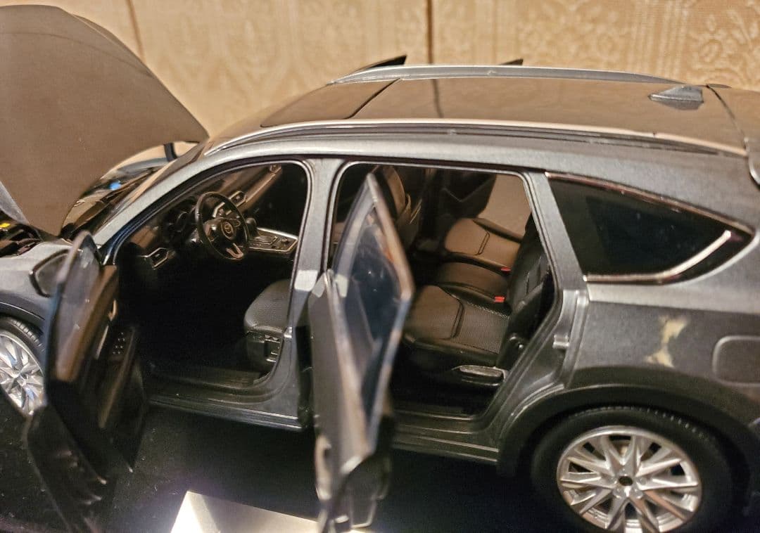 良品 1/18 マツダMazda CX-8 ミニカー フィギュア