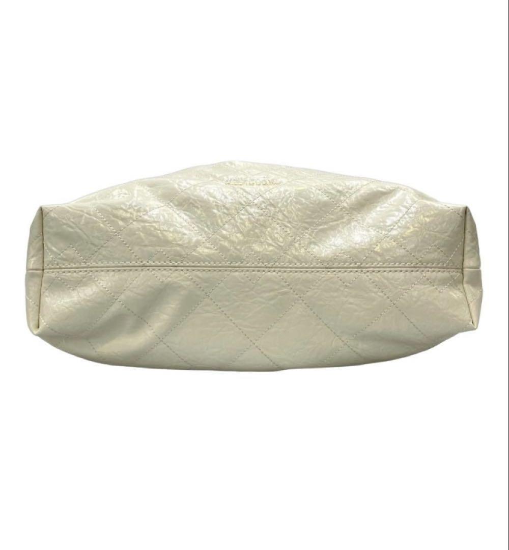 CHARLES & KEITHブレードチェーンハンドルホーボーバッグ クリーム