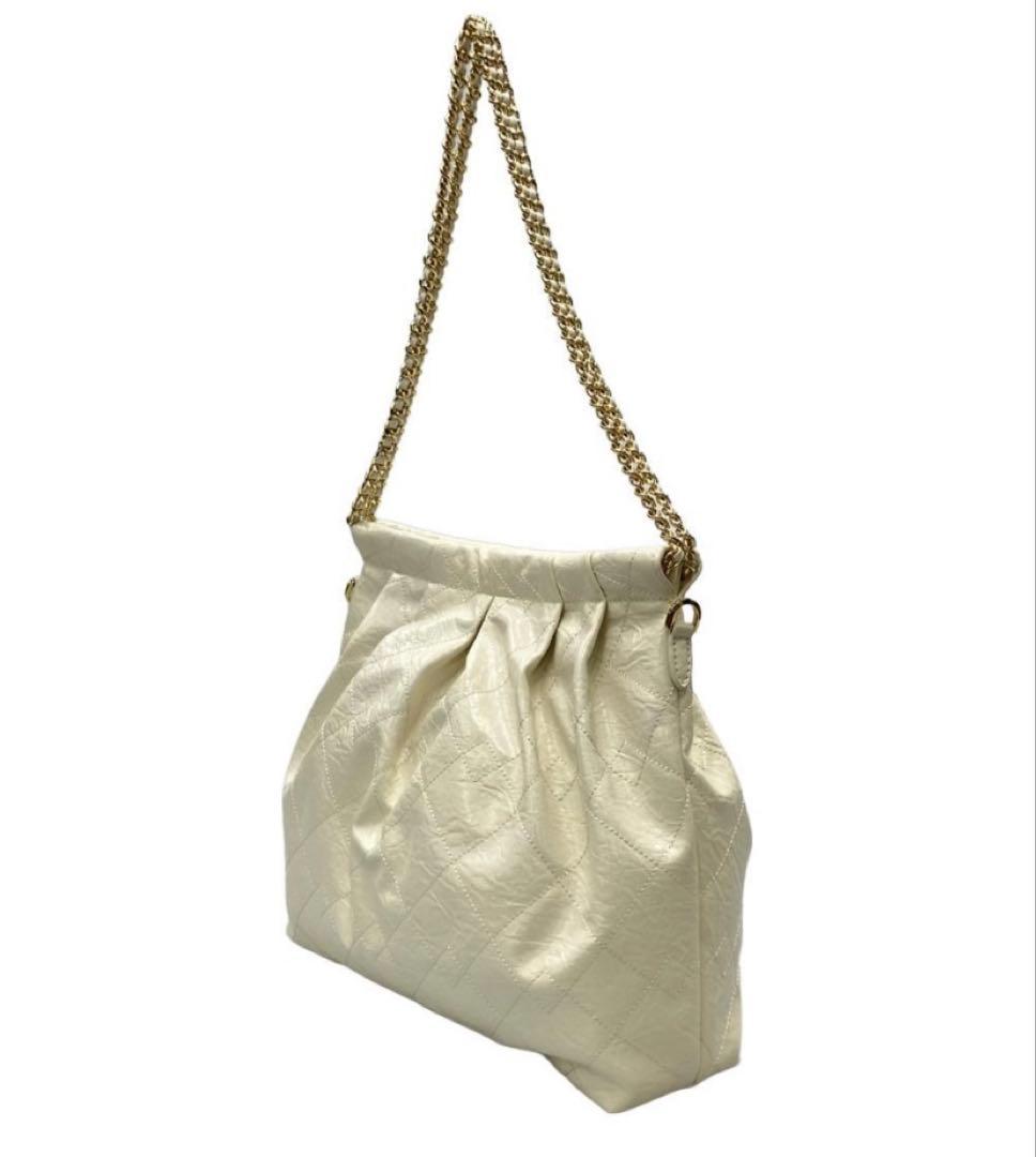 CHARLES & KEITHブレードチェーンハンドルホーボーバッグ クリーム