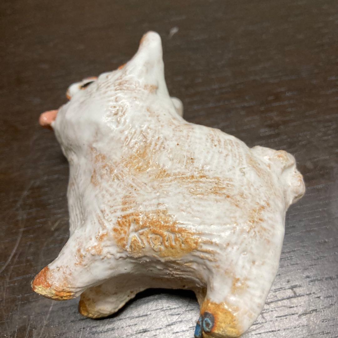 犬の形状の陶器の置物 小室幸雄さん