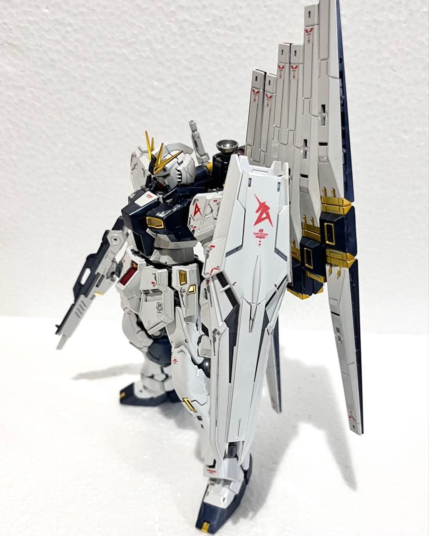 1/144 RG νガンダム チタニウムフィニッシュ 完成品