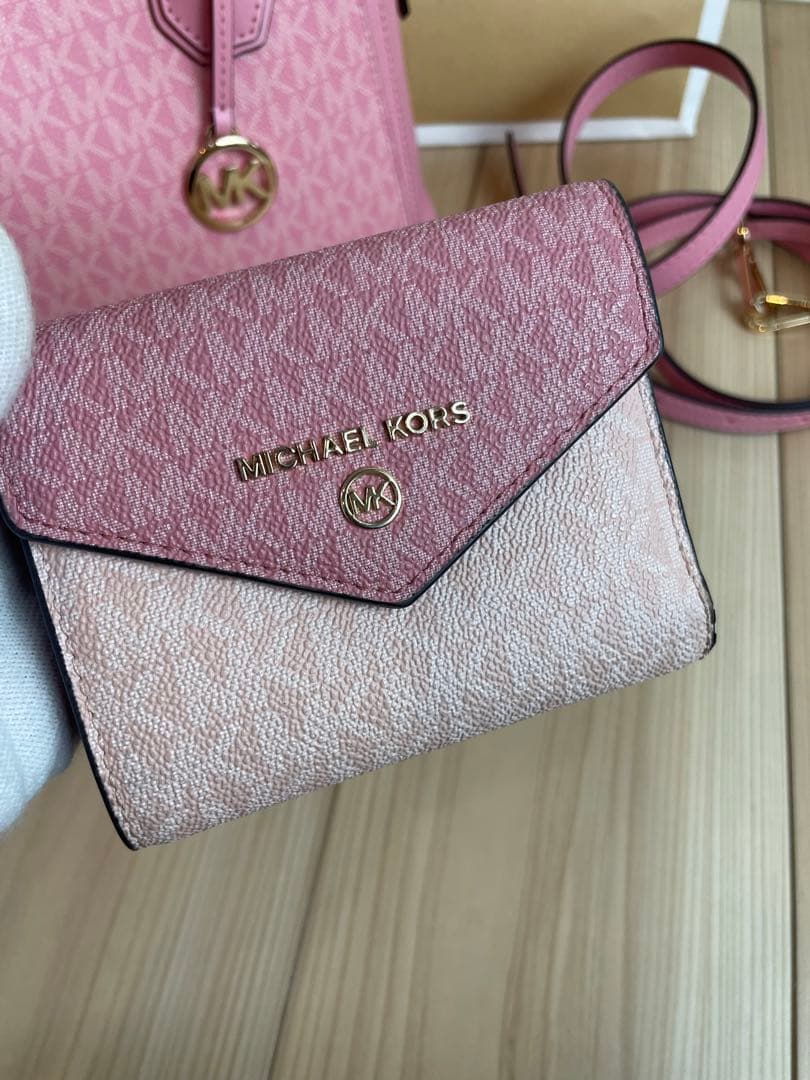 MICHAEL KORS レディース　ボディー　バッグ　財布　セット　ピンク