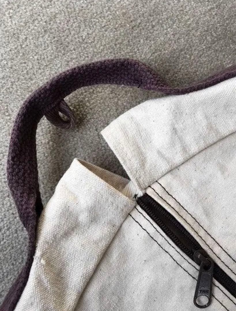 プレス関係者用「エルメス」ガーメントケース 背面には靴ポケット装備