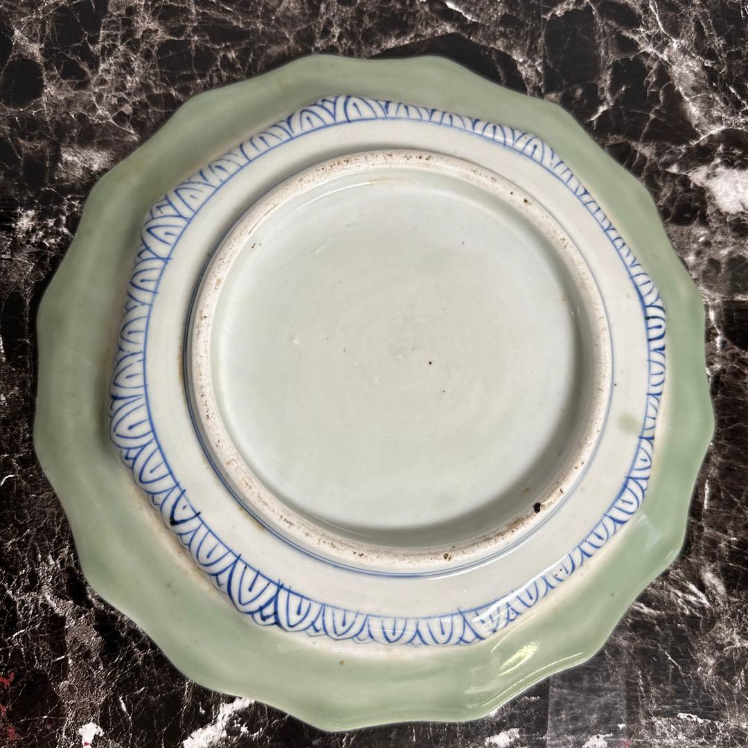 古伊万里、染め付け、青磁輪花、丸紋、人物相対図。中皿。