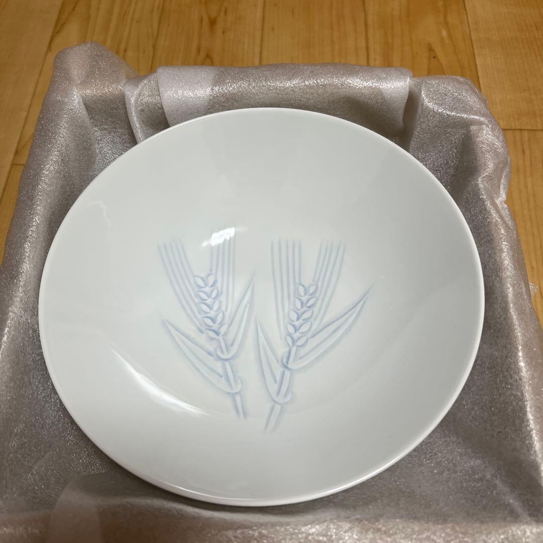 井上萬二作 白磁染麦彫文皿 - メルカリ