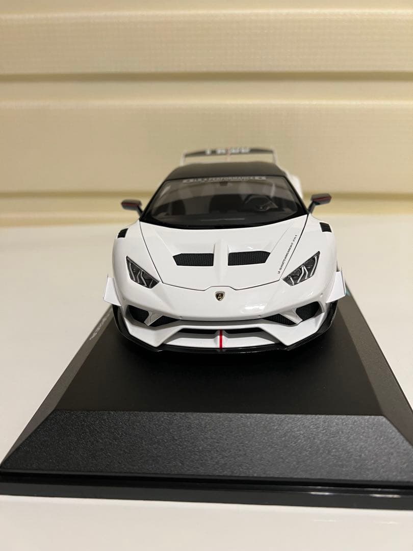 オートアート LBWK ランボルギーニ ウラカン1/18