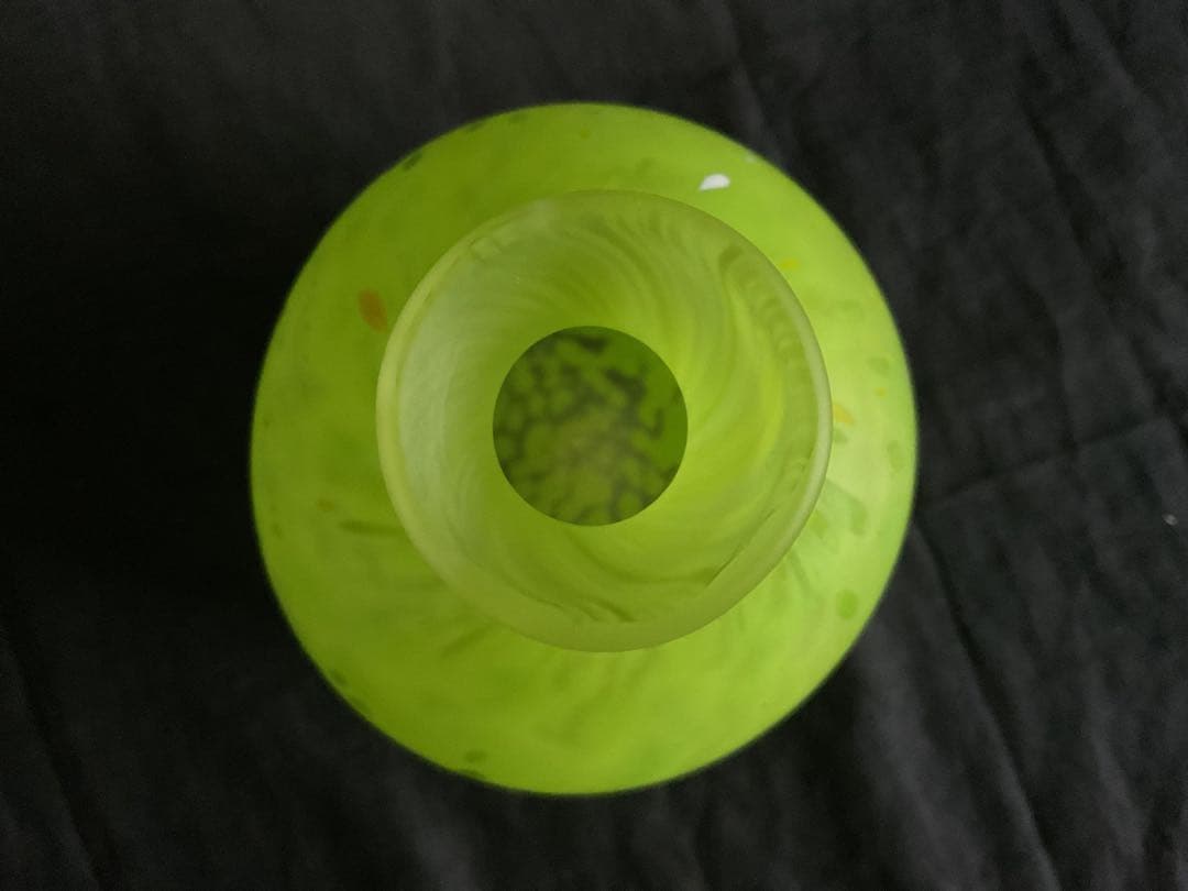 藤田喬平 美しい「新緑色吹雪紋花瓶」