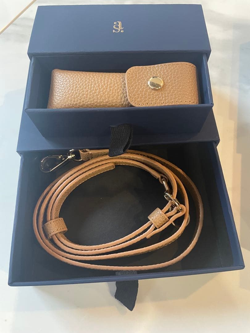 iPhone16pro ケース リップケース・ストラップ付き ボナベンチュラ