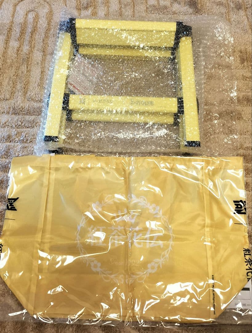 紅茶花伝 TinyTAN 脚立 V J-hope 収納バッグ付き - メルカリ