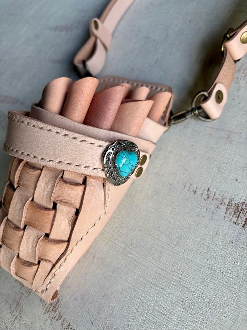 めー　ヌメ革ナチュラルメッシュワークのシザーケース