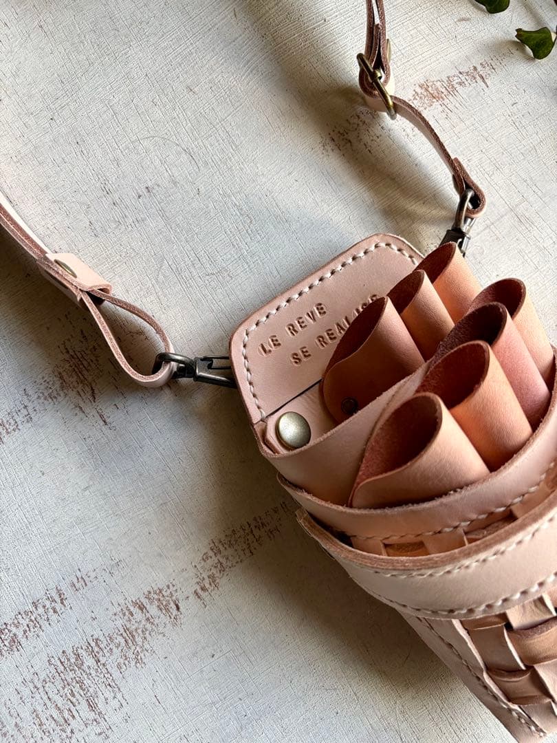 めー　ヌメ革ナチュラルメッシュワークのシザーケース