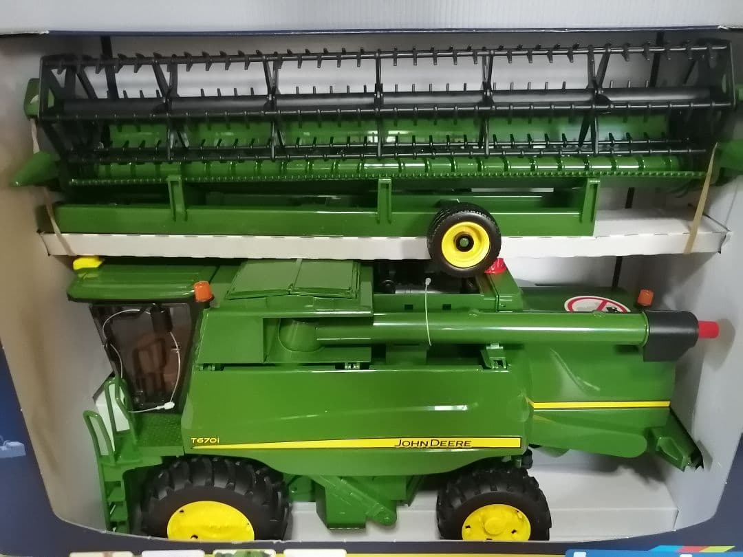 bruder　1/16　JD コンバインハーベスター T670i
