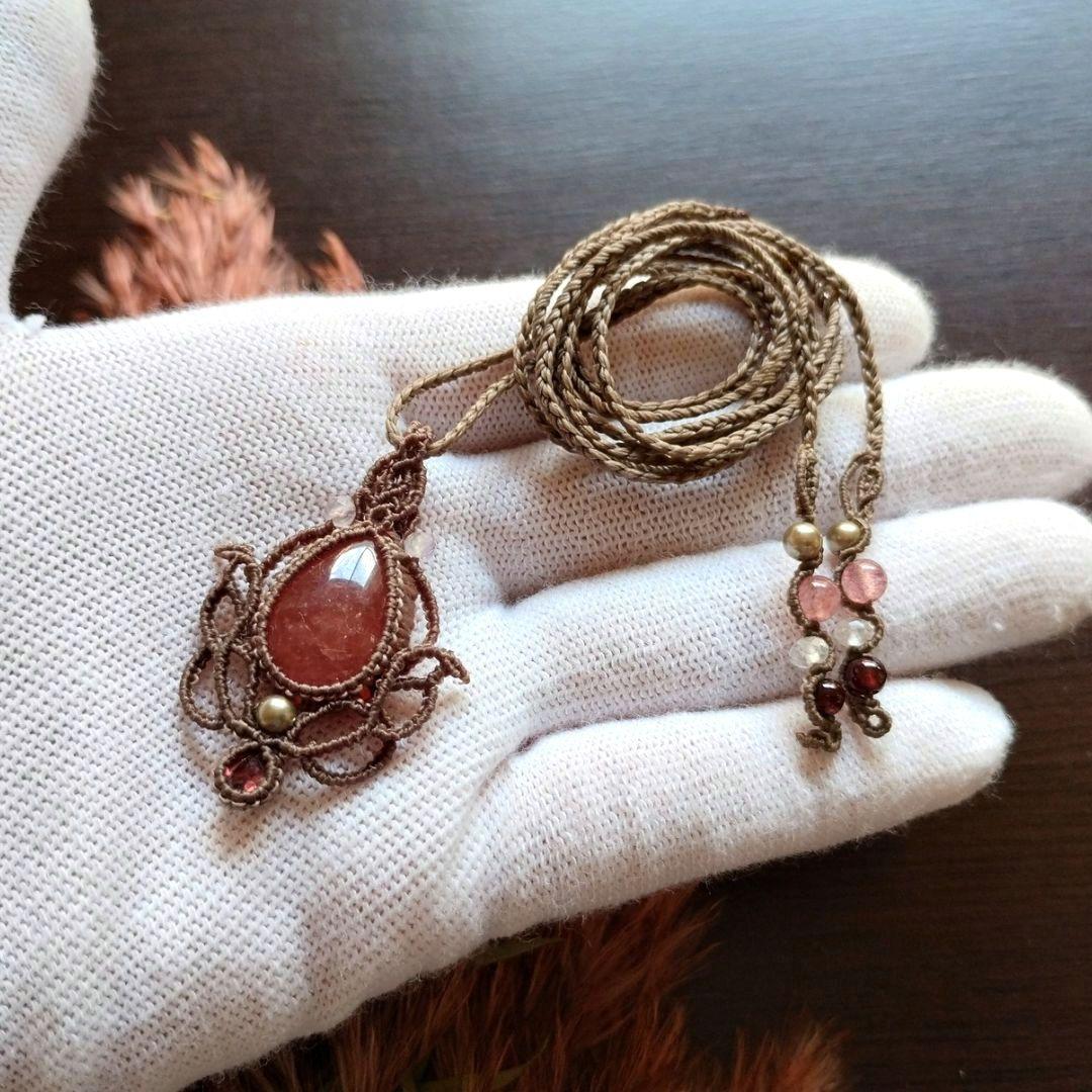 ルリミドリ様専用】インカローズ&ガーネットのマクラメ編みネックレス
