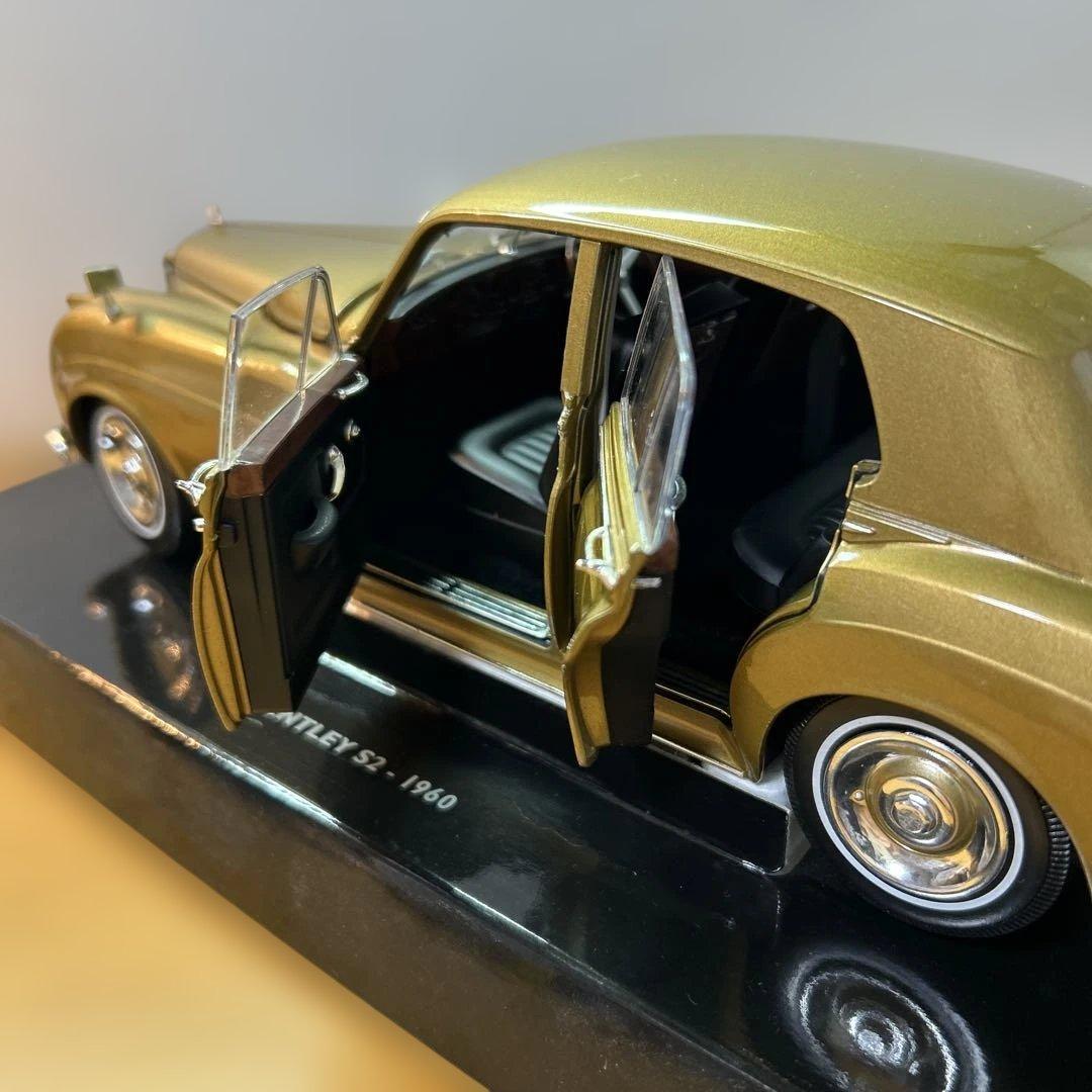 BENTLEY フィギュア付きピンバッチ付き