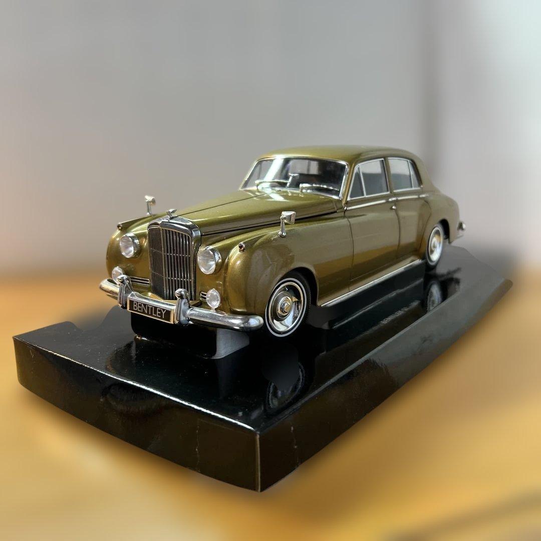 BENTLEY フィギュア付きピンバッチ付き