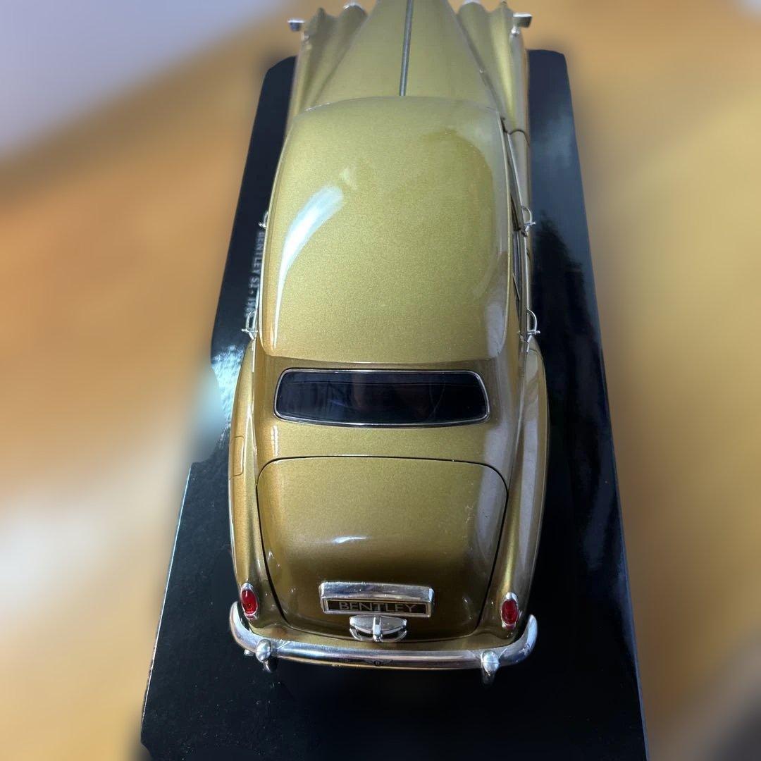 BENTLEY フィギュア付きピンバッチ付き