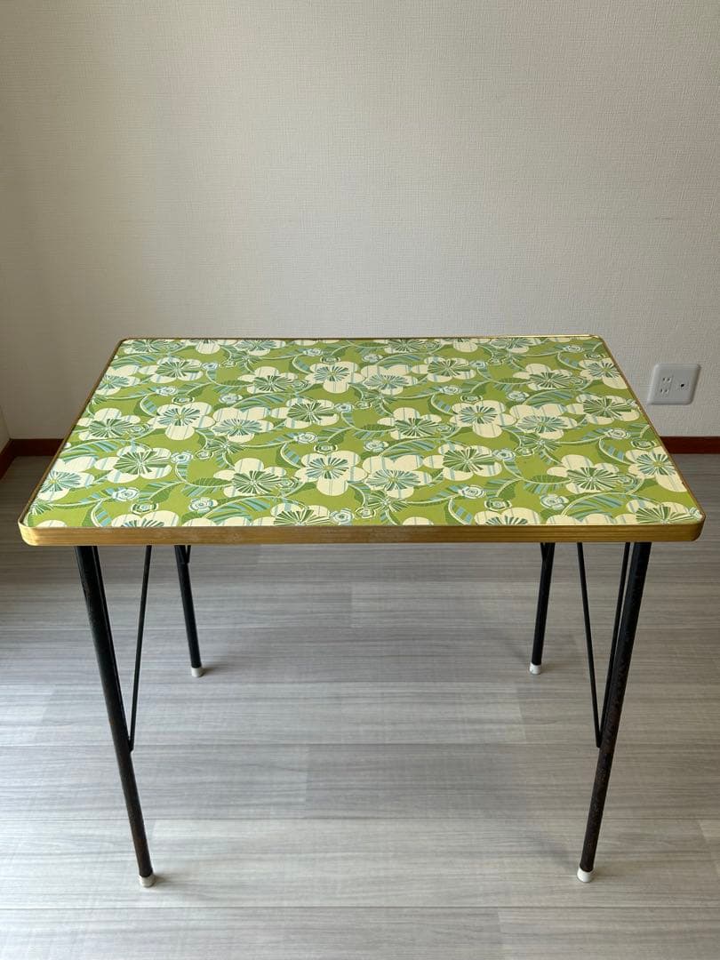 昭和レトロ　ポップ　花柄　鉄脚テーブル　ヴィンテージ　作業台　ダイニング　机
