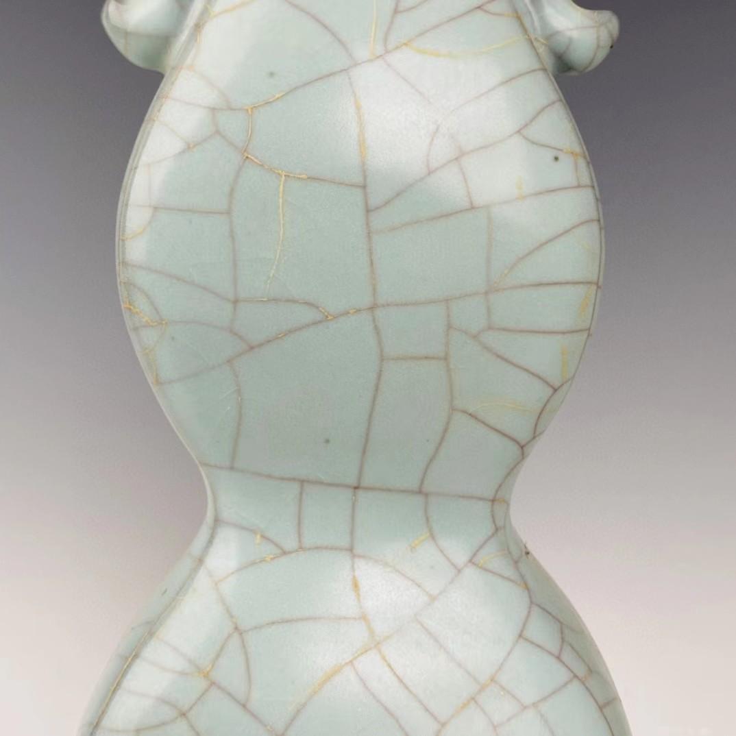 中国古美術・旧蔵の磁器・官窯の金口詩刻瓶・置物・