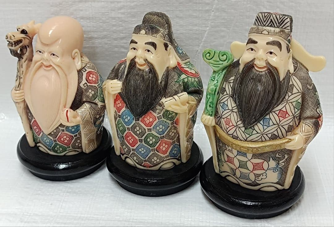 中国 三神福録寿 桃仙人 樹脂製細密技巧架台付置物・縁起物