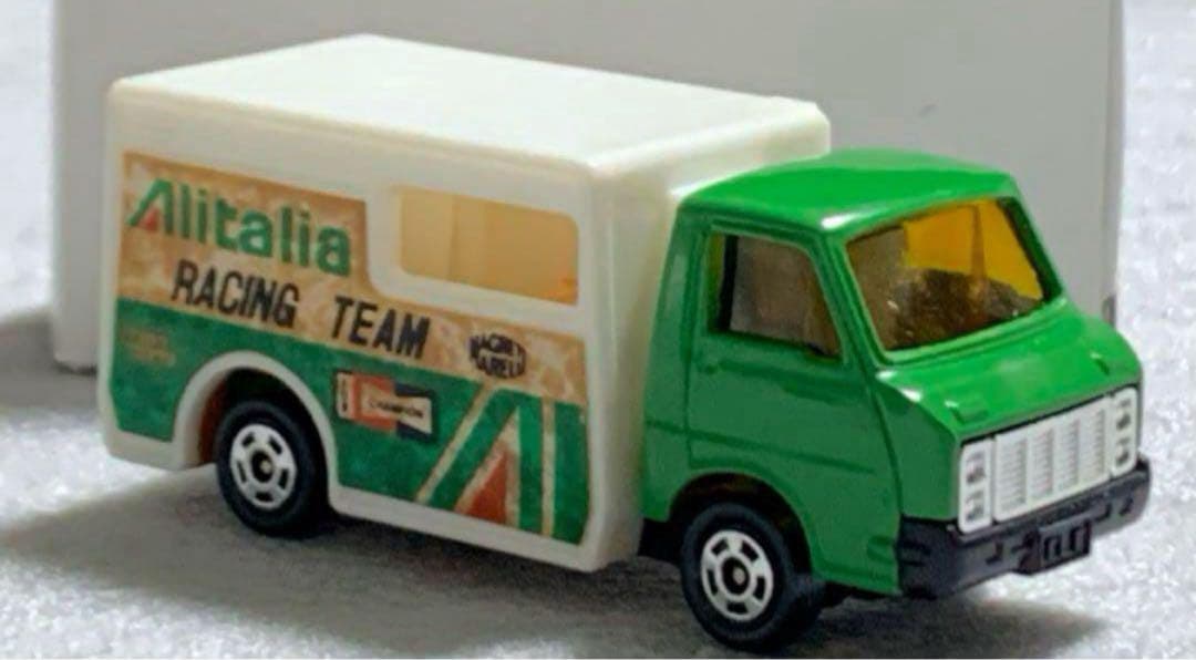 トミカ いすゞ エルフ FF マイパック ウォークスルーバン