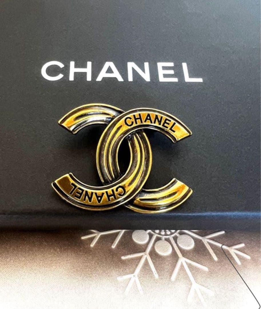 海外で買い集めたブローチ ゴールド ブローチ 2点 新年感謝限定品2点