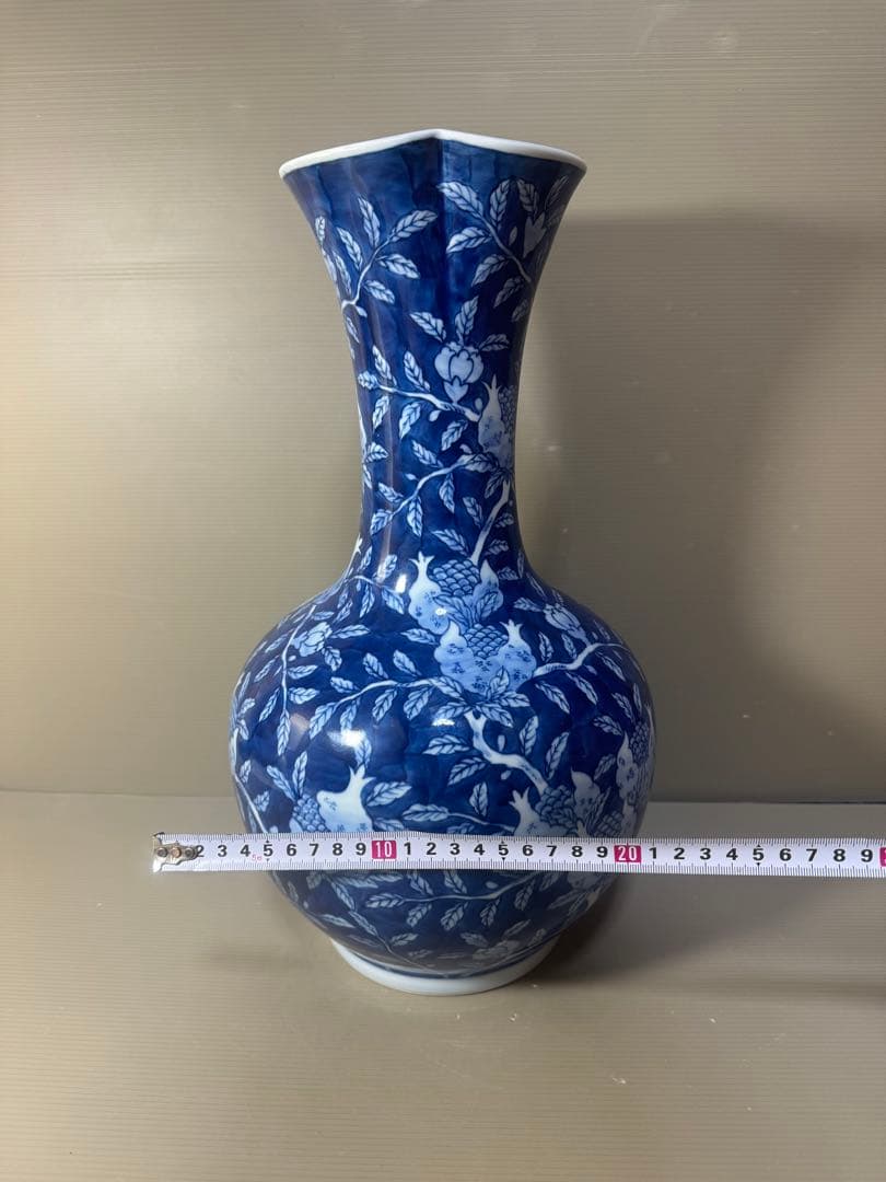 2409 【6代館林源右衛門】　染付柘榴文　花瓶