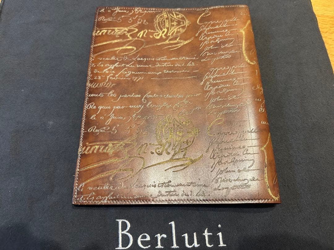 岸田一郎 持ってて良かったアイテム100選 ベルルッティ ノートカバー