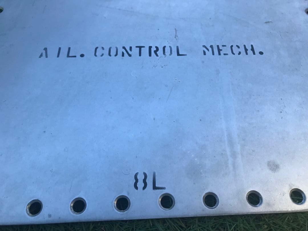 航空機 機体部品 T-33 左主翼 8L AIR CONTROL MECHパネル