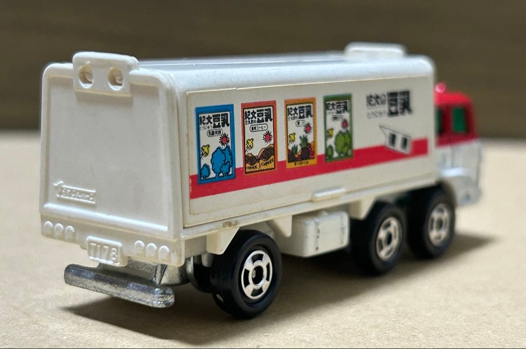 日本製 トミカ ふそう ウイングルーフトラック 紀文の豆乳