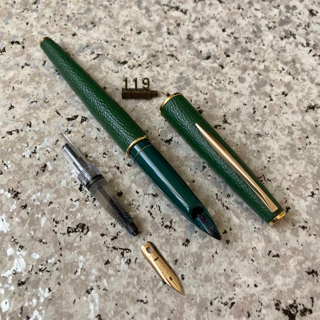 #119 未使用品 万年筆 PILOT パイロット 皮巻き ロング18k