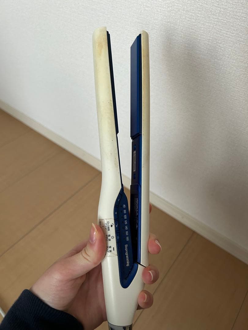 ストレートヘアアイロン ホワイト/ブルー 3D - メルカリ