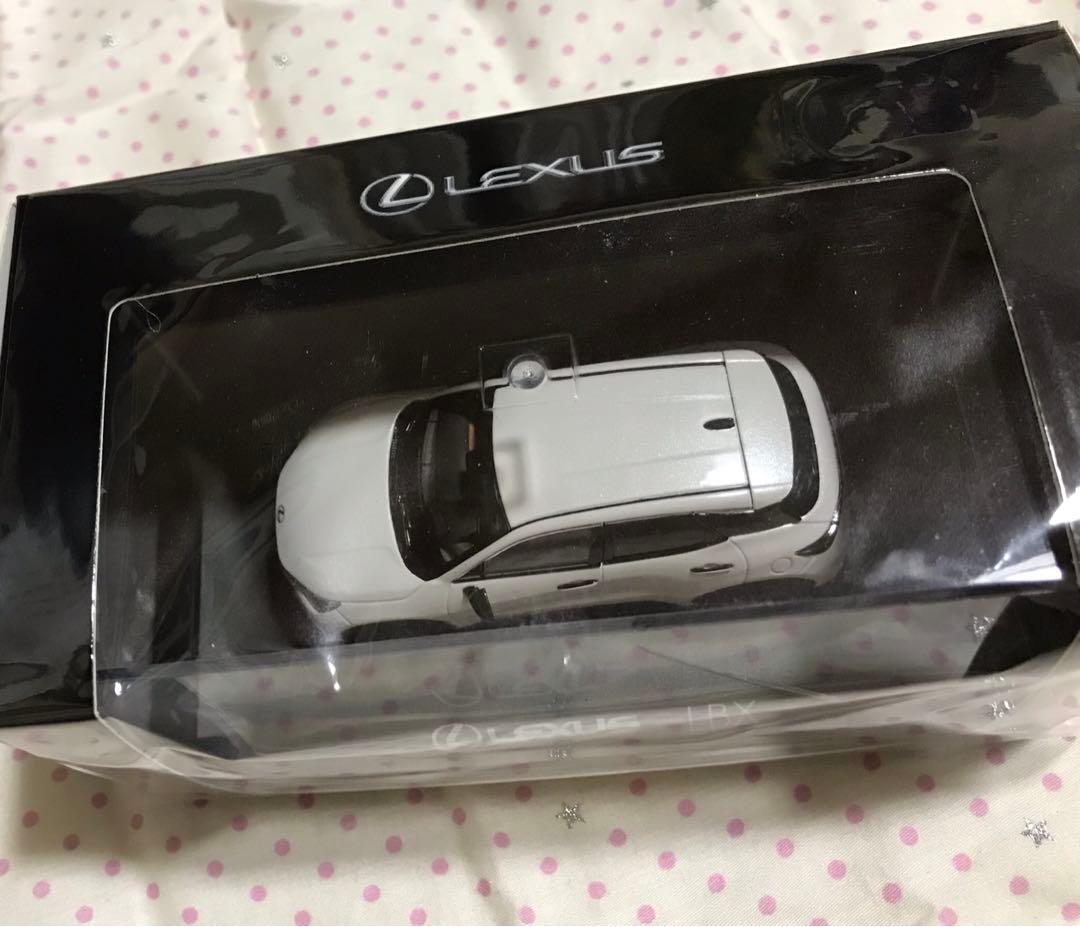 レクサス　LBX 左ハンドル　京商　①