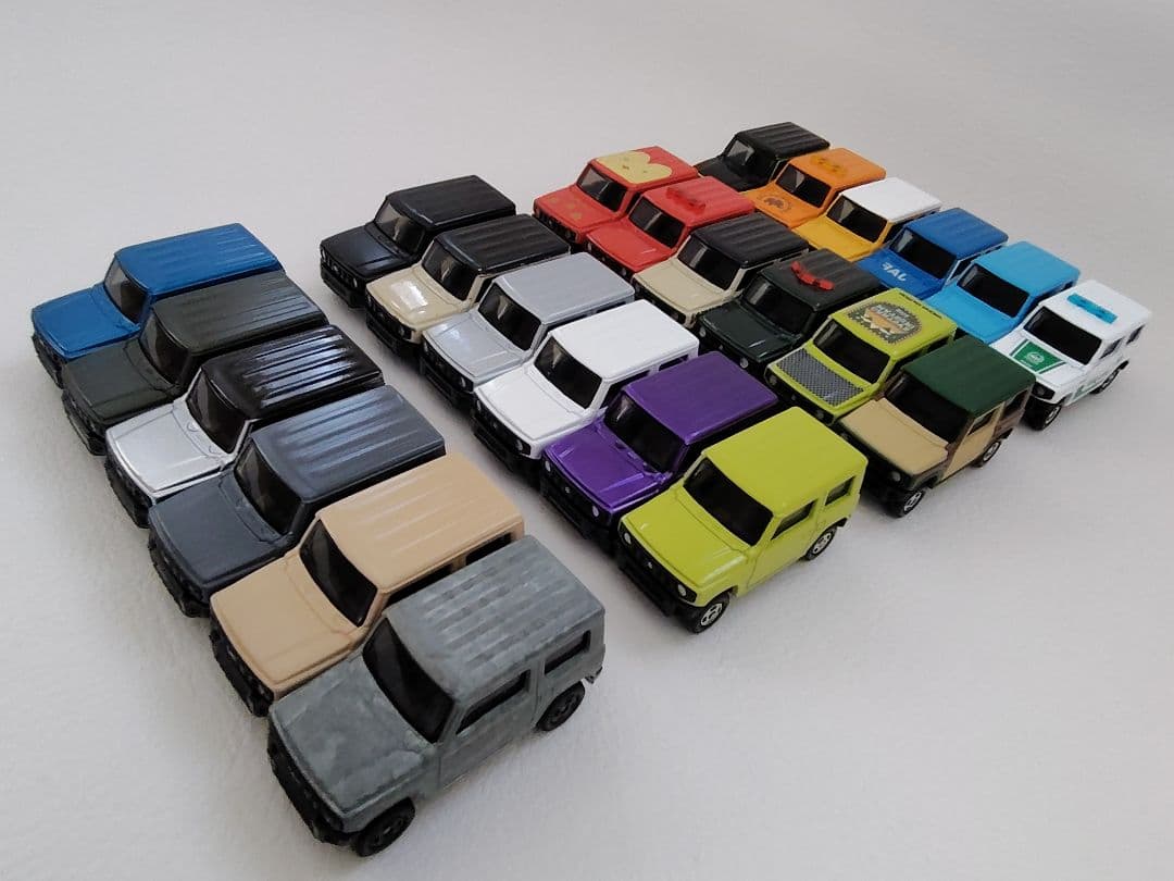 ✨超希少✨トミカ✨ジムニー✨全24台✨缶バッジ＆木製コレクションケース✨