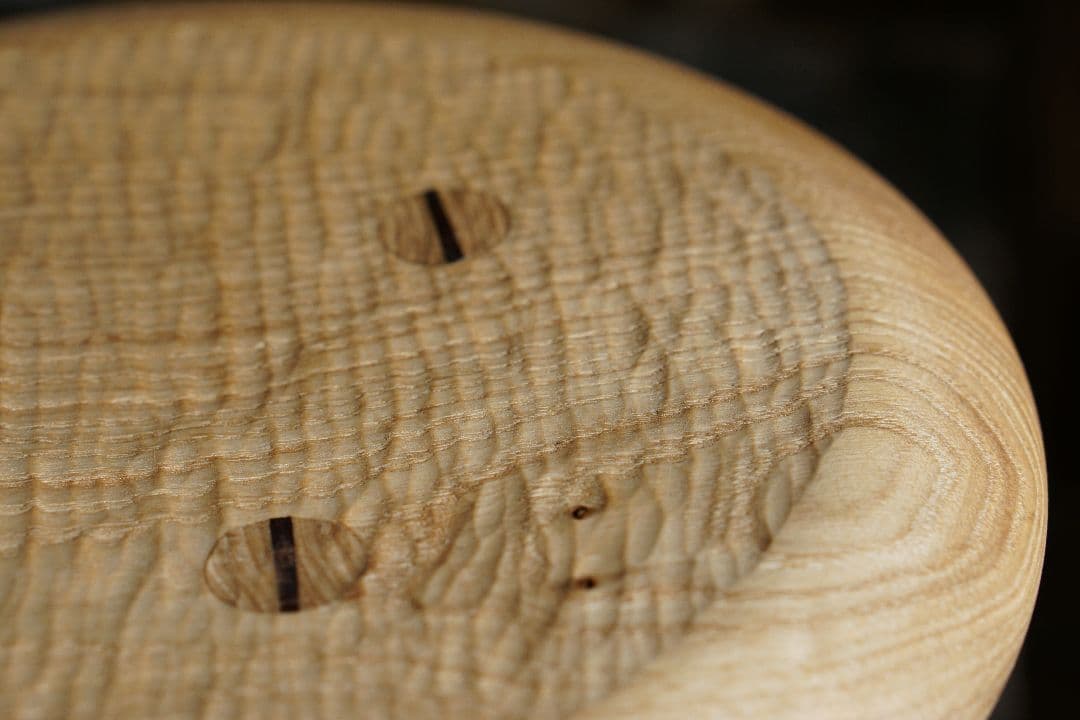 無垢な栗の木スツール