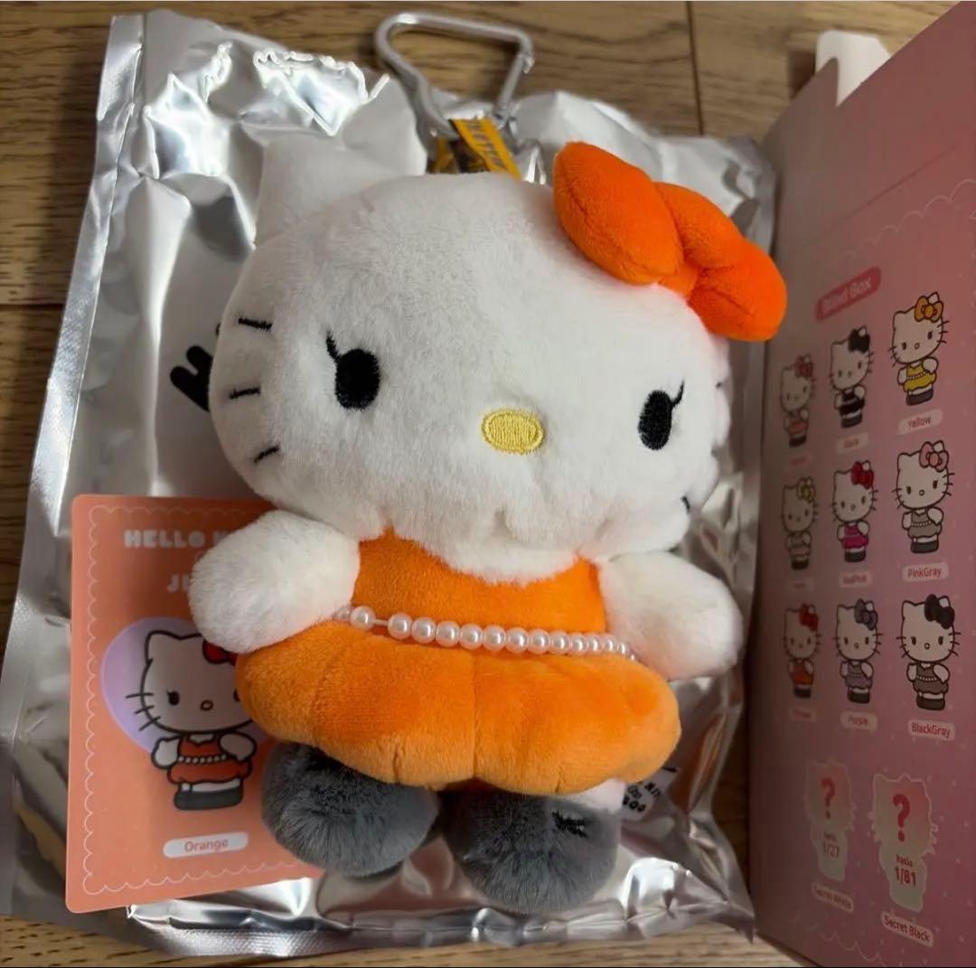 ハローキティ×ジス (JISOO) PLUSH キーリング オレンジ - メルカリ